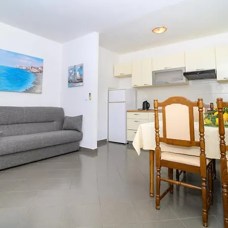 Apartment Vice *